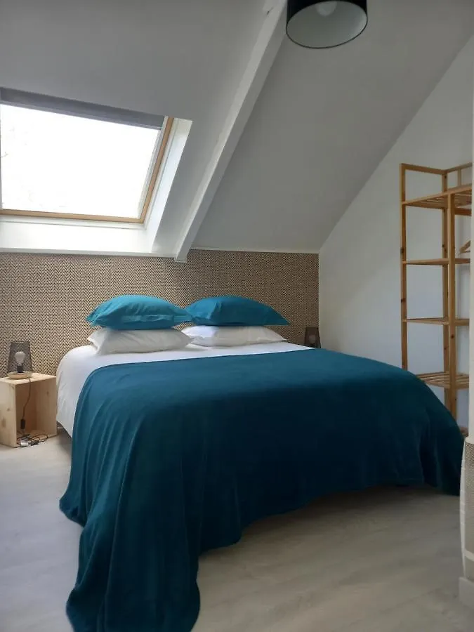 Maisonnette en pierre avec terrasse privative. Baye  Baye (Finistere)