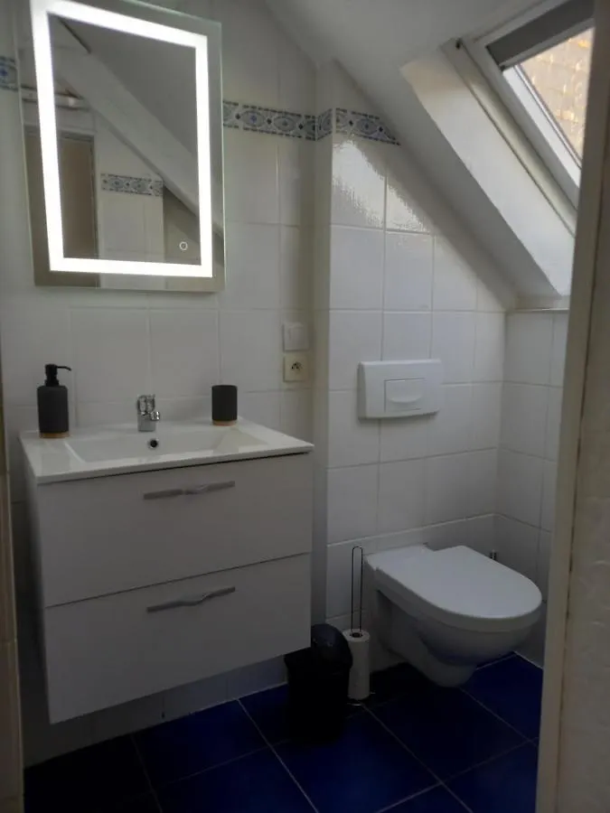Maisonnette en pierre avec terrasse privative. Baye  0*, Baye (Finistere) France