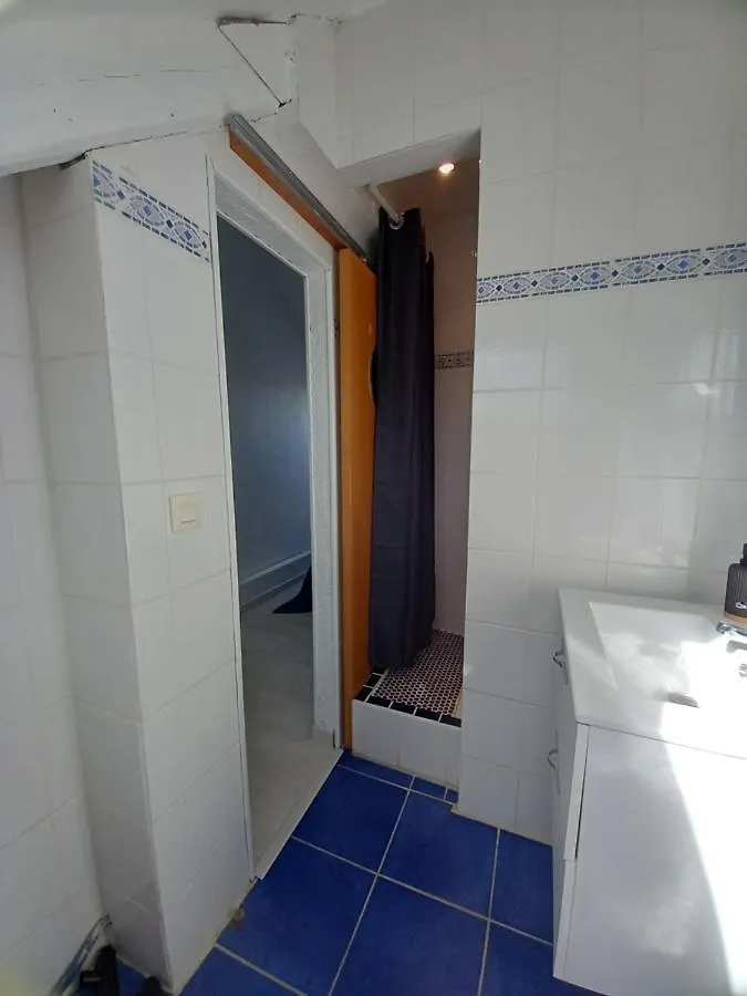 Maisonnette en pierre avec terrasse privative. Baye  Appartement Baye (Finistere)