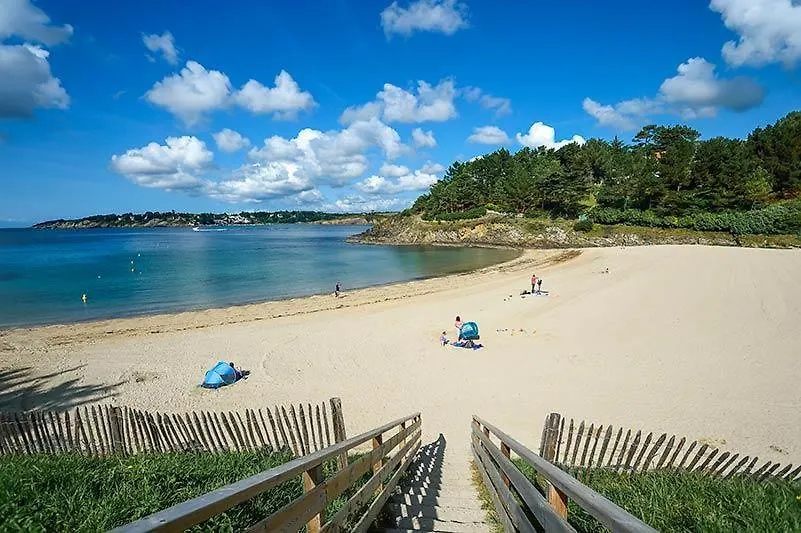 Maisonnette en pierre avec terrasse privative. Baye  Appartement Baye (Finistere)