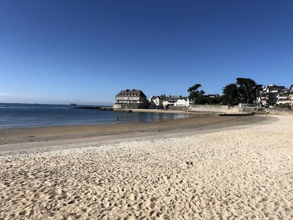 Maisonnette en pierre avec terrasse privative. Baye  France
